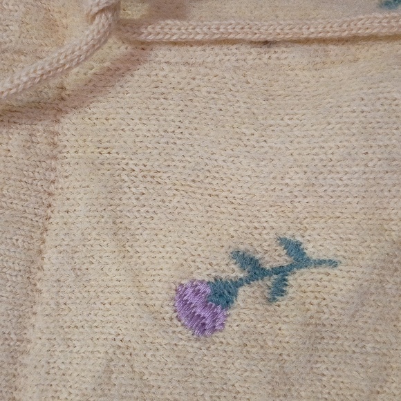 Missguided Yellow Knit Shorts Embroidered Flowers Size US 6-8 S - Picture 2 of 3